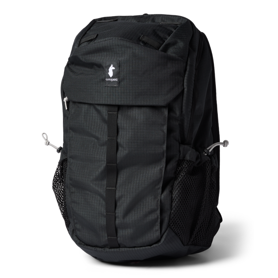 Clase 28L Daypack in Cotopaxi Black