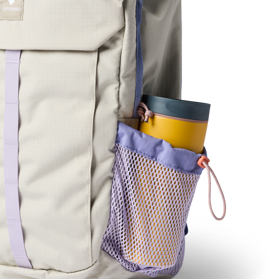 Clase 28L Daypack with dual mesh water bottle pockets
