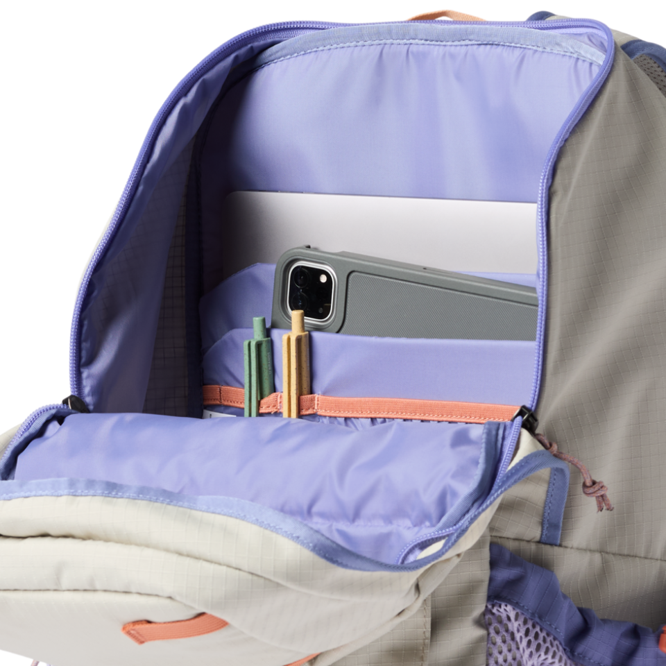 Clase 28L Daypack with laptop and tablet sleeve