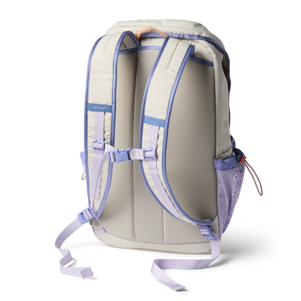 Clase 28L Daypack in mineral with chest straps