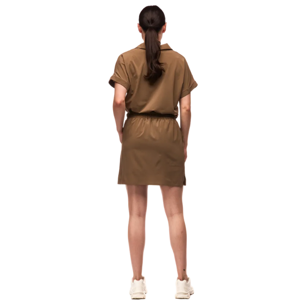 Breathable quick dry shirt with v neck collar detail