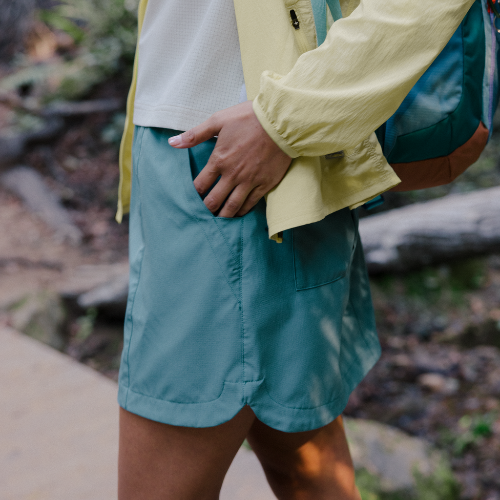 Lightweight breathable skirt with pockets detail