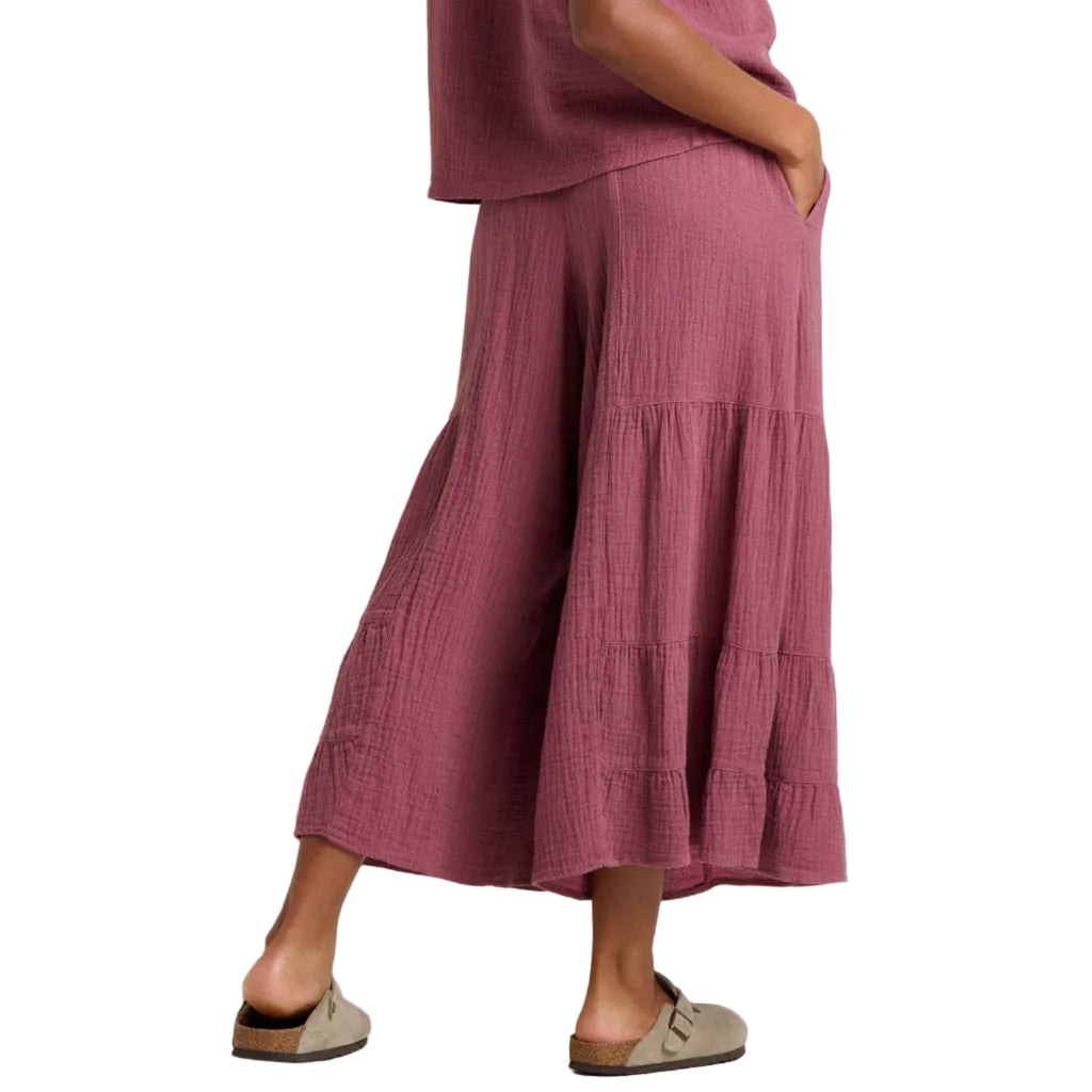 Flowy pants that resemble skirt movement