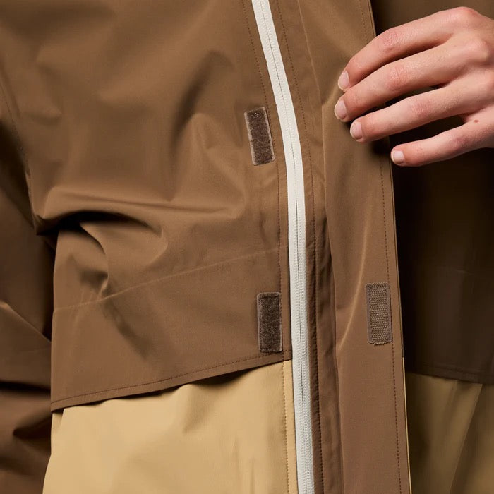 Cotopaxi men’s Rayu Rain Jacket in Dune and Khaki zipper detail view