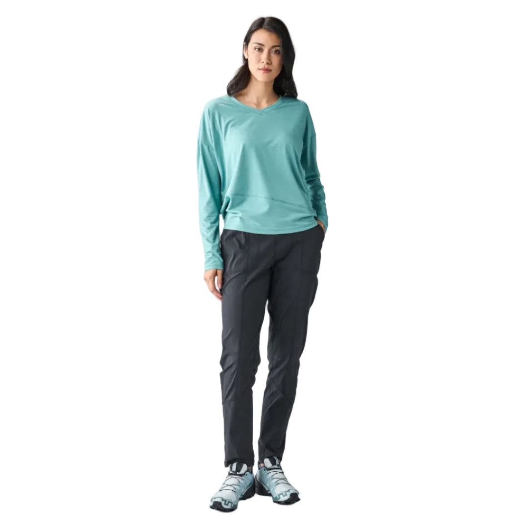 Front view of the Indyeva Women’s Matkailu HV III Pant in Black