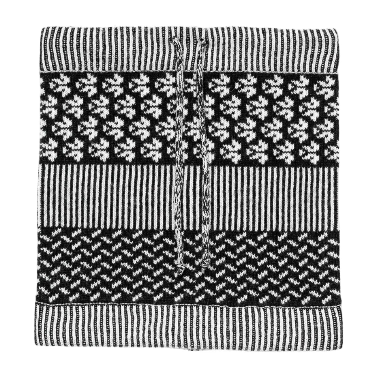 Kari Traa Women’s Smekker Knit Tube in Black front view with Nordic-inspired jacquard pattern and adjustable drawcord