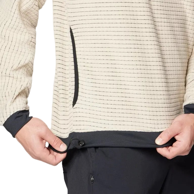 Detail view of the grid fleece on Mountain Hardwear Men’s Summit Grid Big Grid Half Zip in Fossil