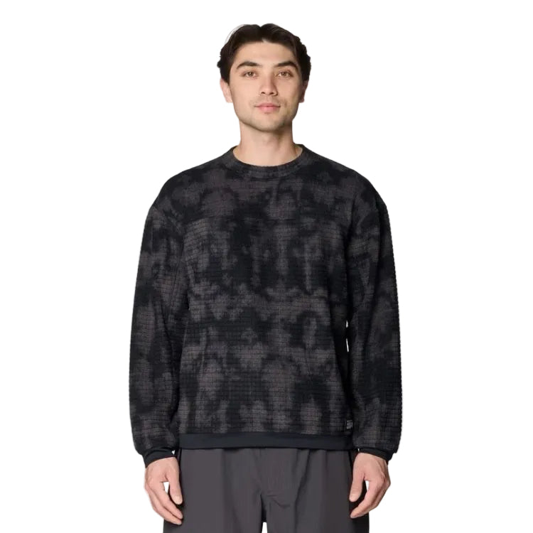 Front view of Mountain Hardwear Men’s Summit Grid Big Grid Pullover Crew in Black Shadowdye