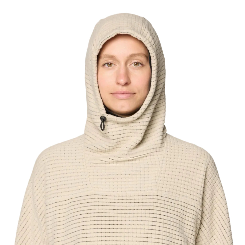 Detail view of the grid fleece on Mountain Hardwear Women’s Summit Grid Big Grid Hoody in Fossil
