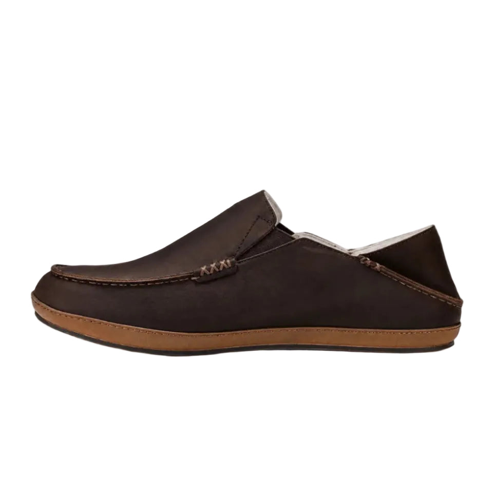Side view of the men’s OluKai Moloā Slipper in Dark Wood/Dark Wood