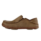 Side view of OluKai Moloa men’s leather slip-on shoe in Ray/Toffee