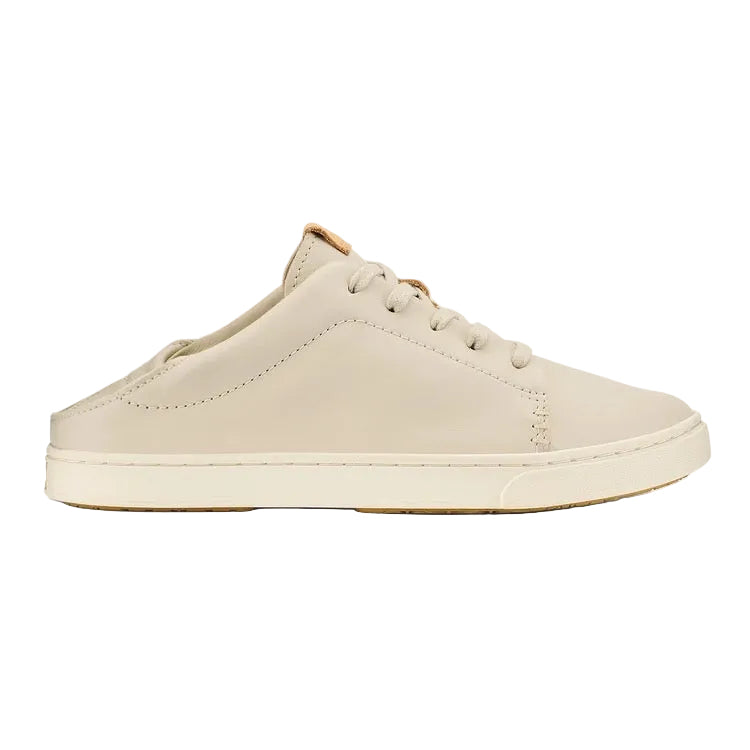 Front view of the women’s OluKai Pehuea Lī ‘Ili Shoe in Puka/Puka