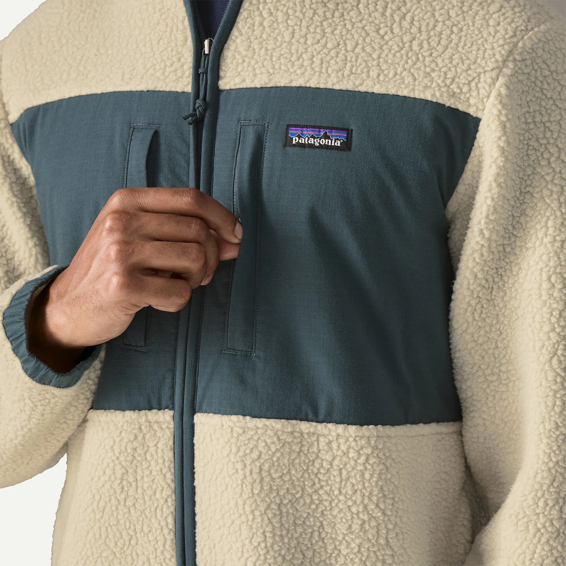 Patagonia Men's Retro Pile Patch Jacket in Pelican fleece and ripstop pocket detail