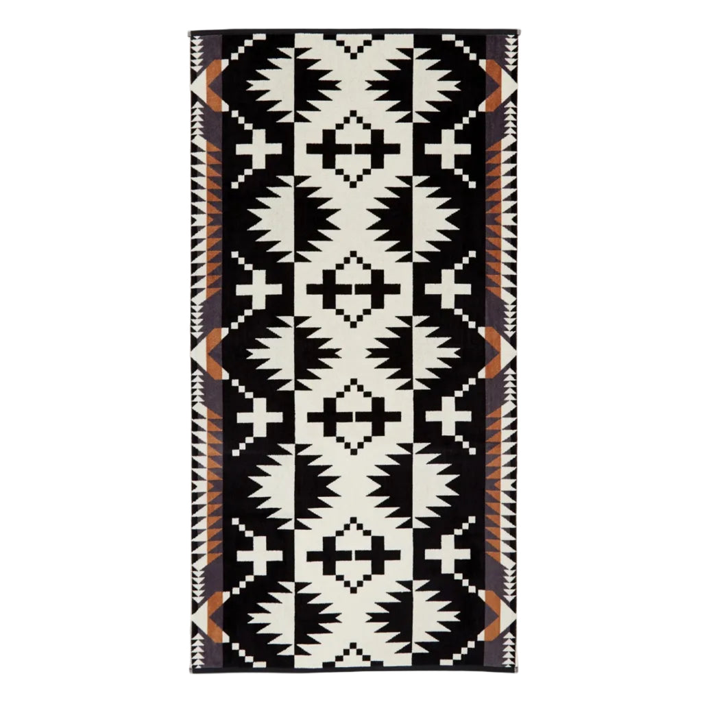 Pendleton Spider Rock Black/White cotton towels highlighting the jacquard pattern and plush velour texture for bath towel