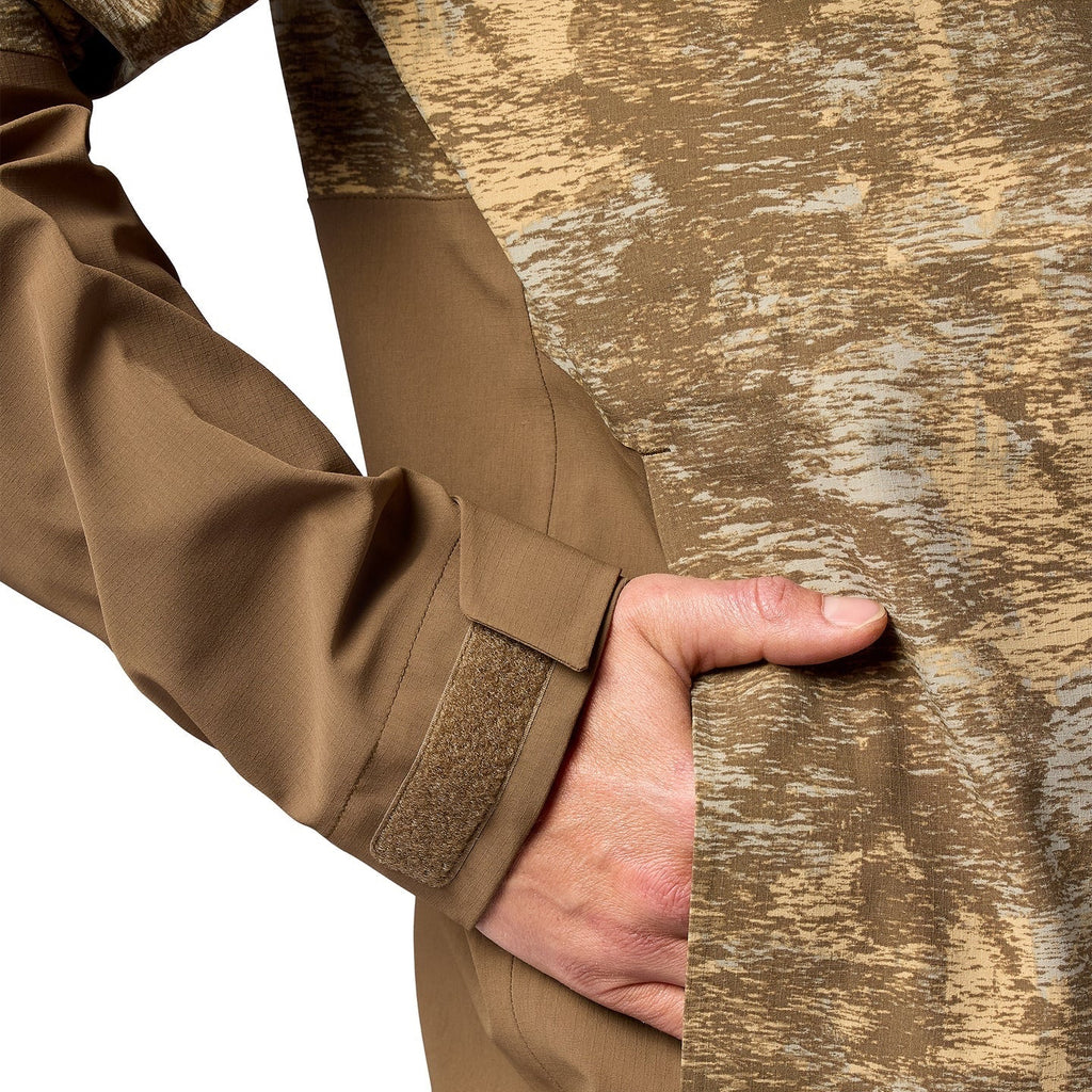 Side pocket detail on Simms Men’s Challenger Fishing Jacket in Windy Jasper