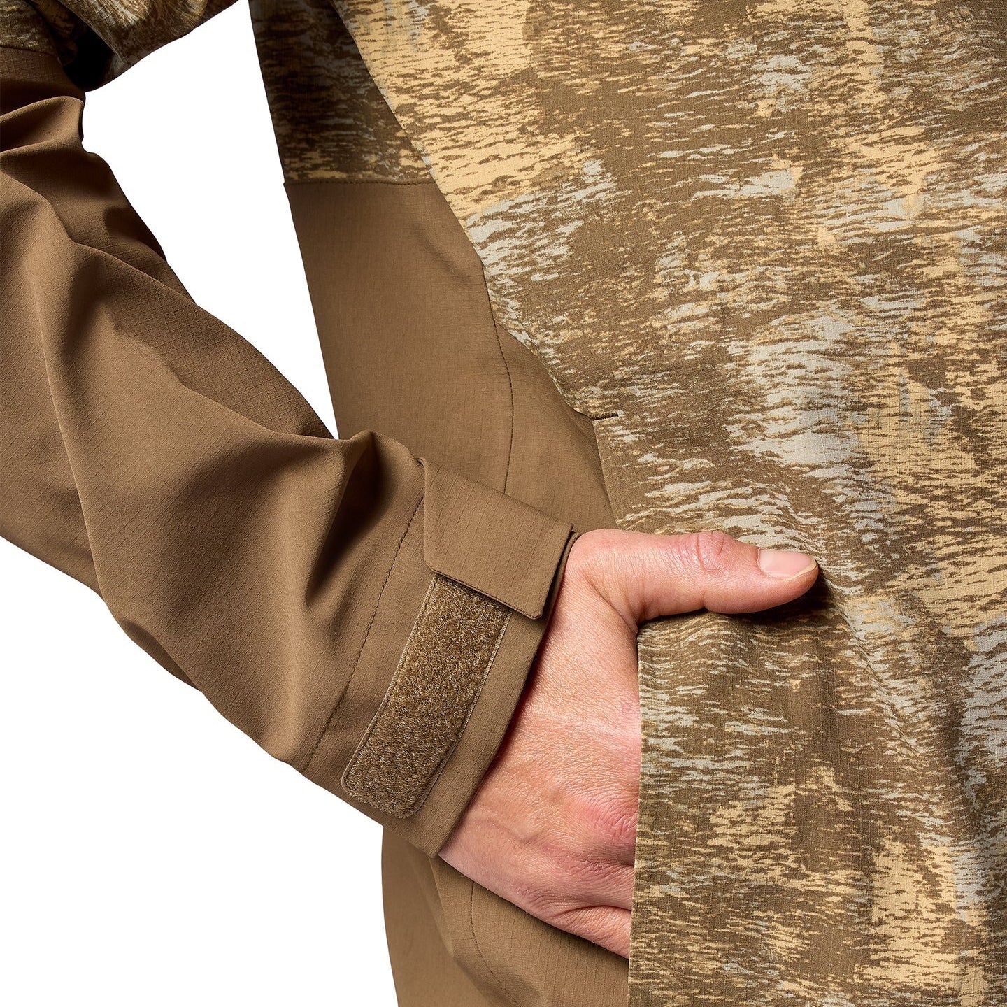 Side pocket detail on Simms Men’s Challenger Fishing Jacket in Windy Jasper
