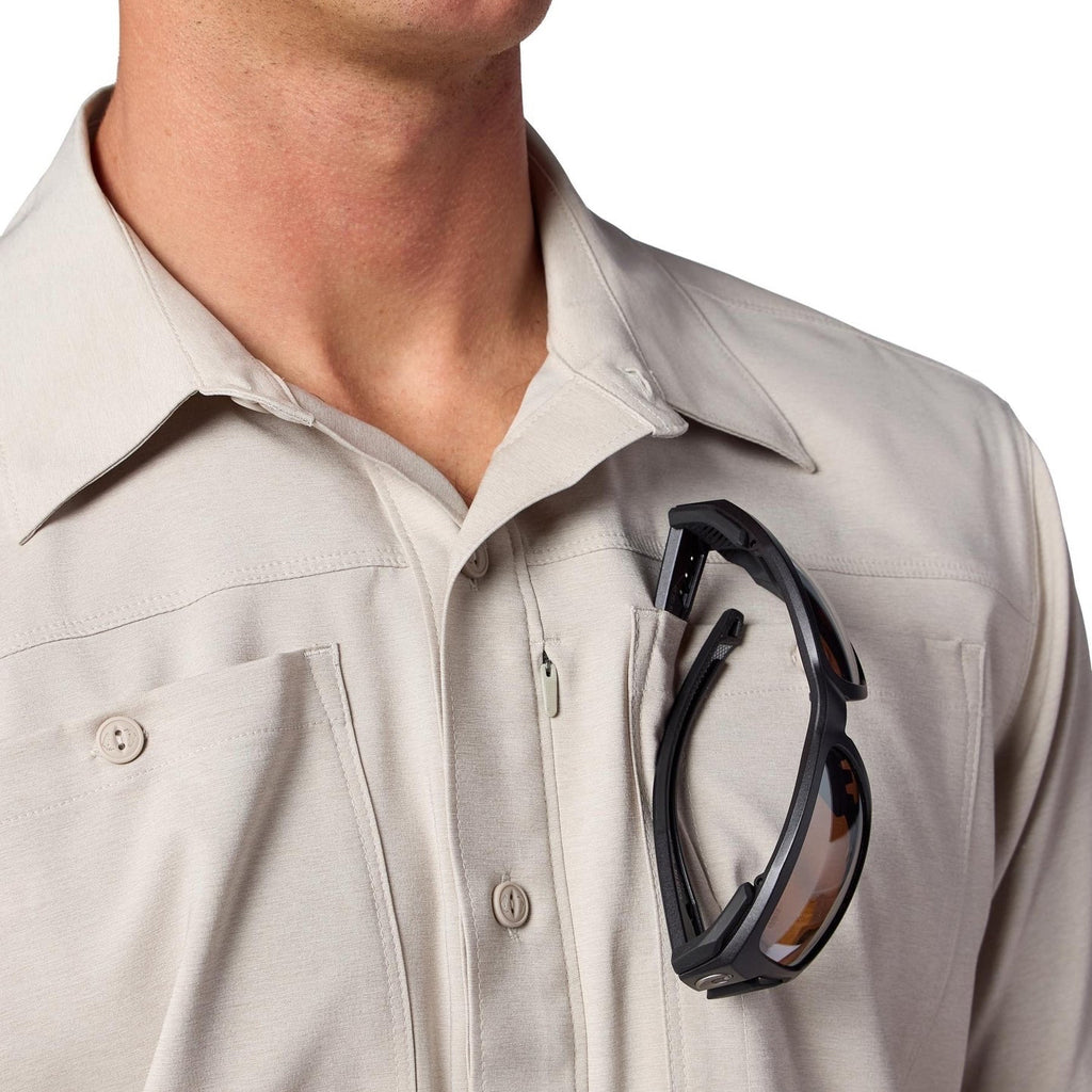 Simms Men’s Launch Short-Sleeve Shirt Lunar Grey Heather pocket detail