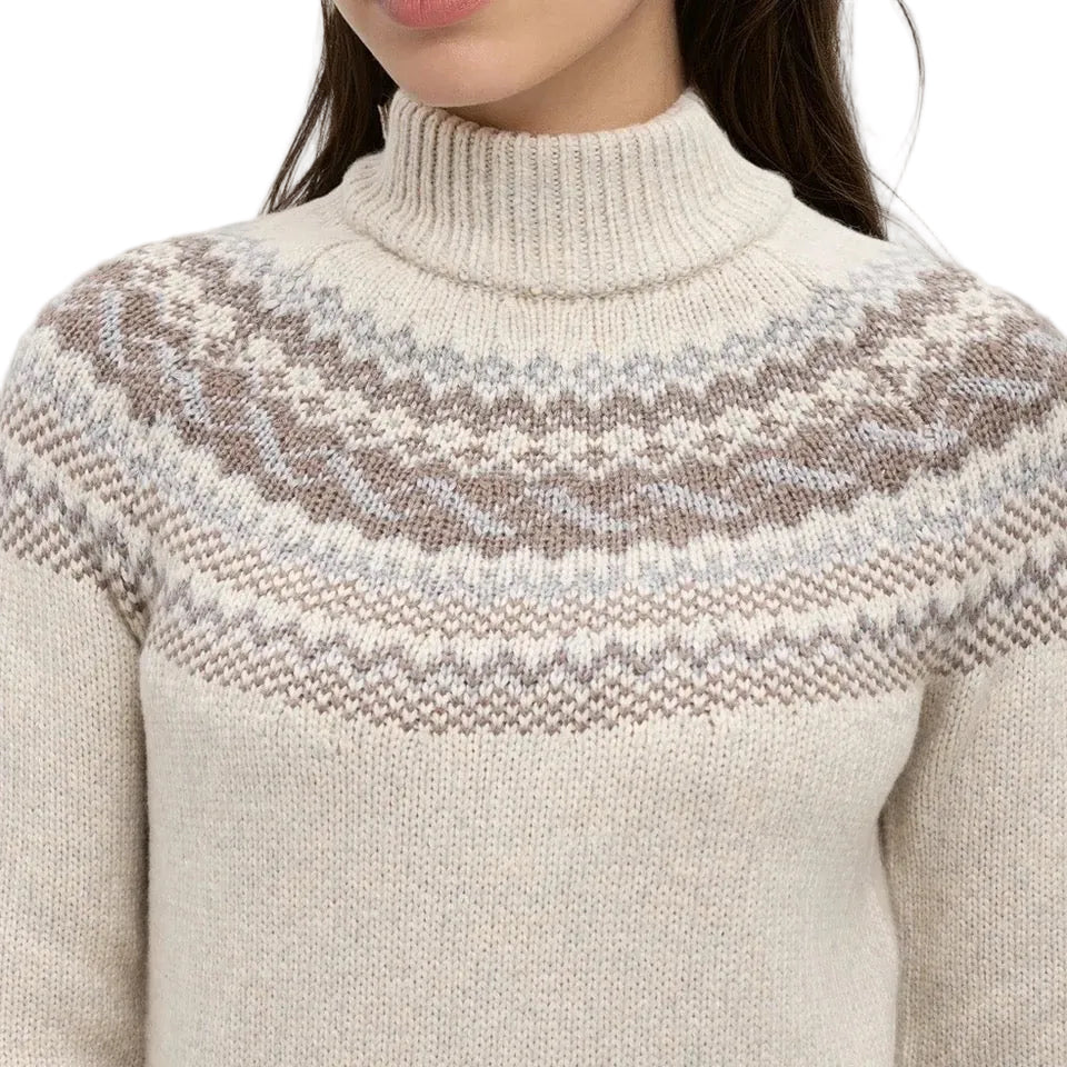 Detail view of the jacquard knit on the tentree Women’s Haynes Sweater