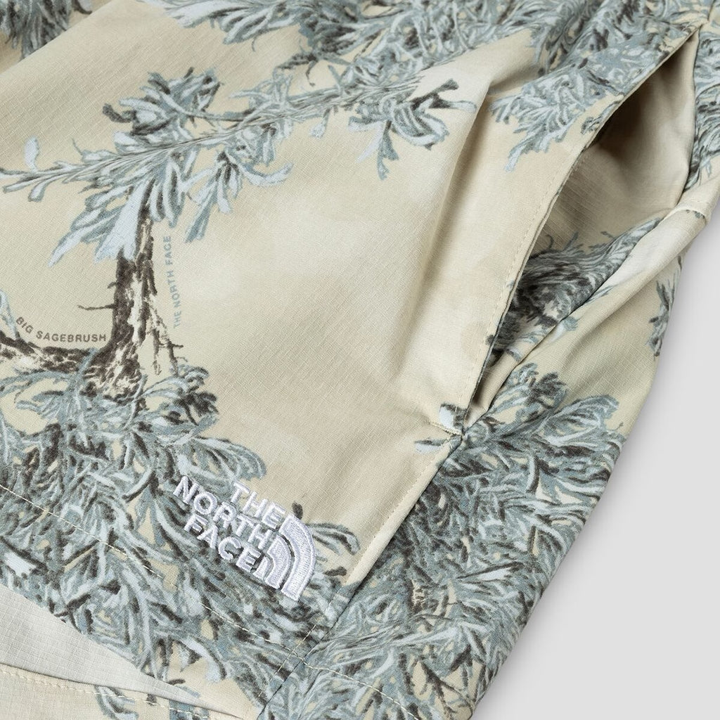 The North Face Women’s Class V Pathfinder 3-inch Short Desert Stone fabric and waistband detail front