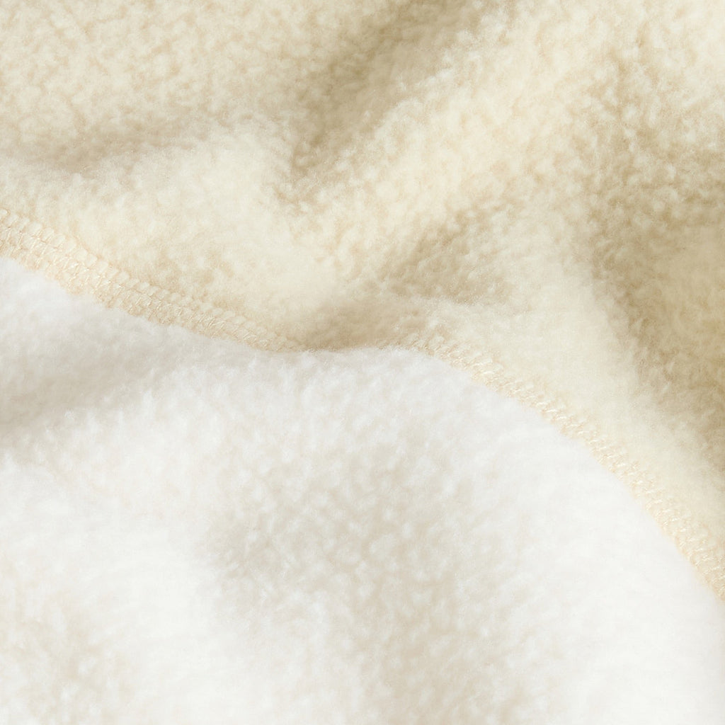 The North Face Women's Yumiori Vest in White Dune/Desert Stone detail view
